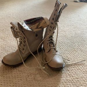 “Like New” Boots with Interior Detail